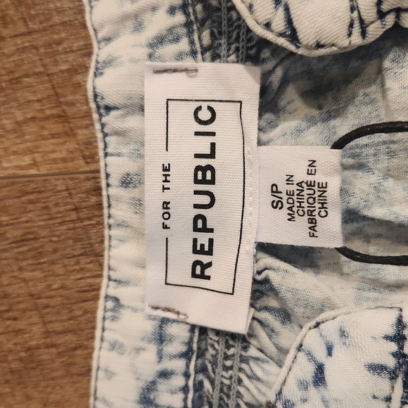For The Republic Short Sleeve Acid Wash Shirt. NWT.  SIZE S - Picture 2 of 4